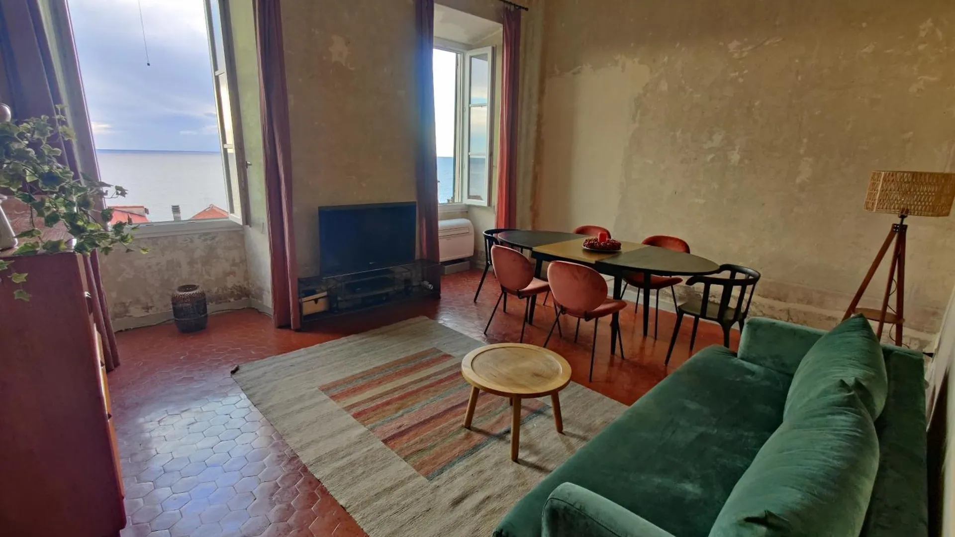 Elegant Historic Apartment With Stunning Sea View Imperia