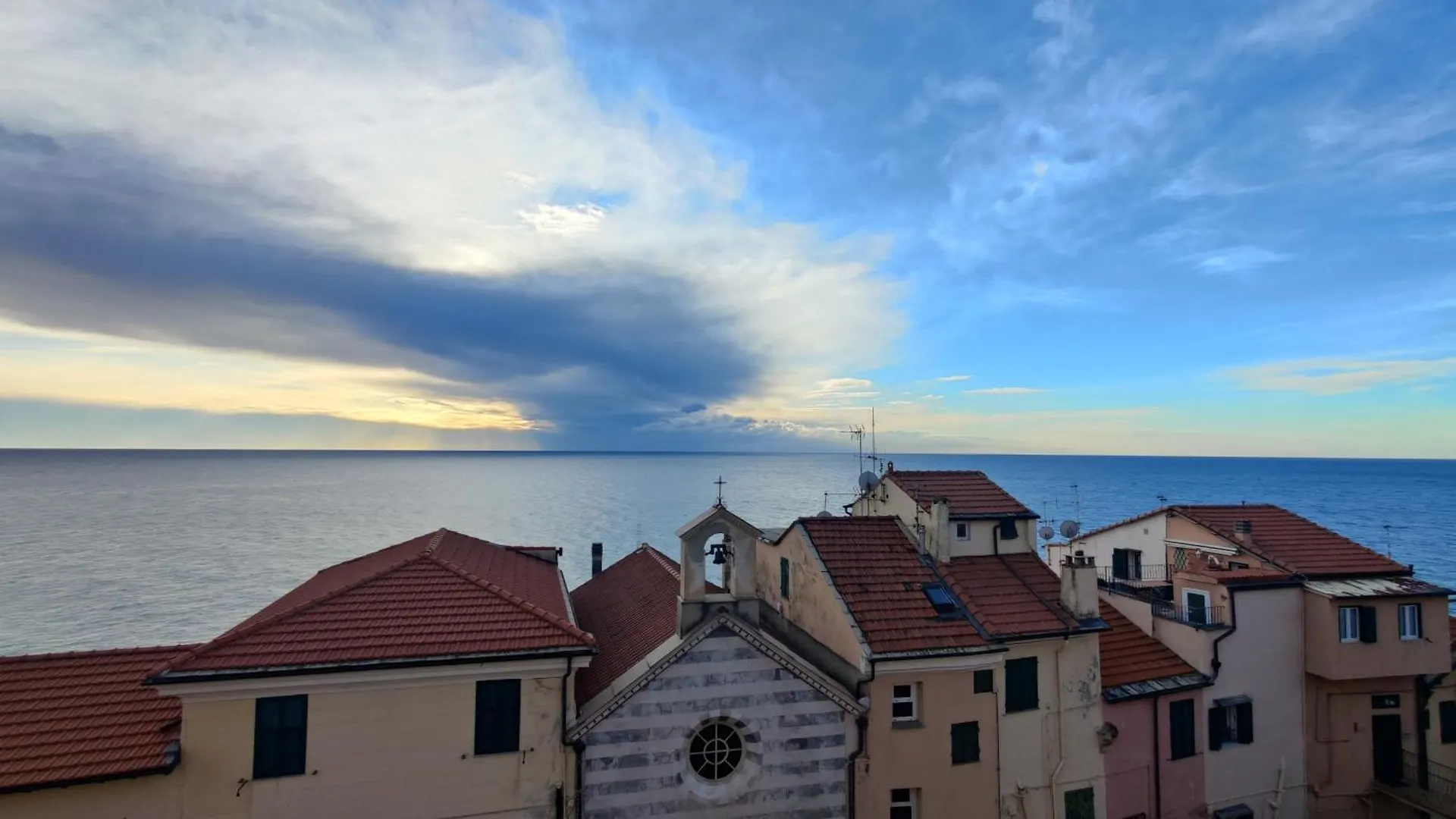 Elegant Historic Apartment With Stunning Sea View Imperia