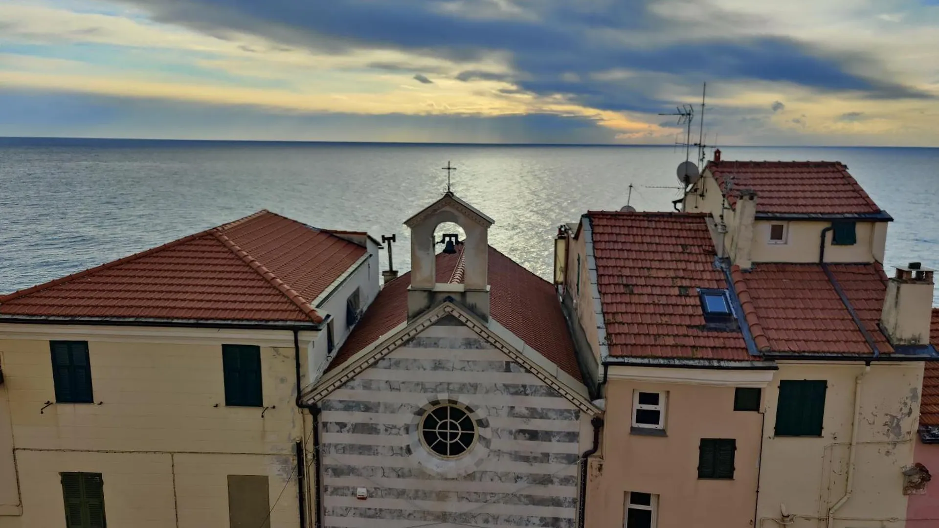 Elegant Historic Apartment With Stunning Sea View Imperia