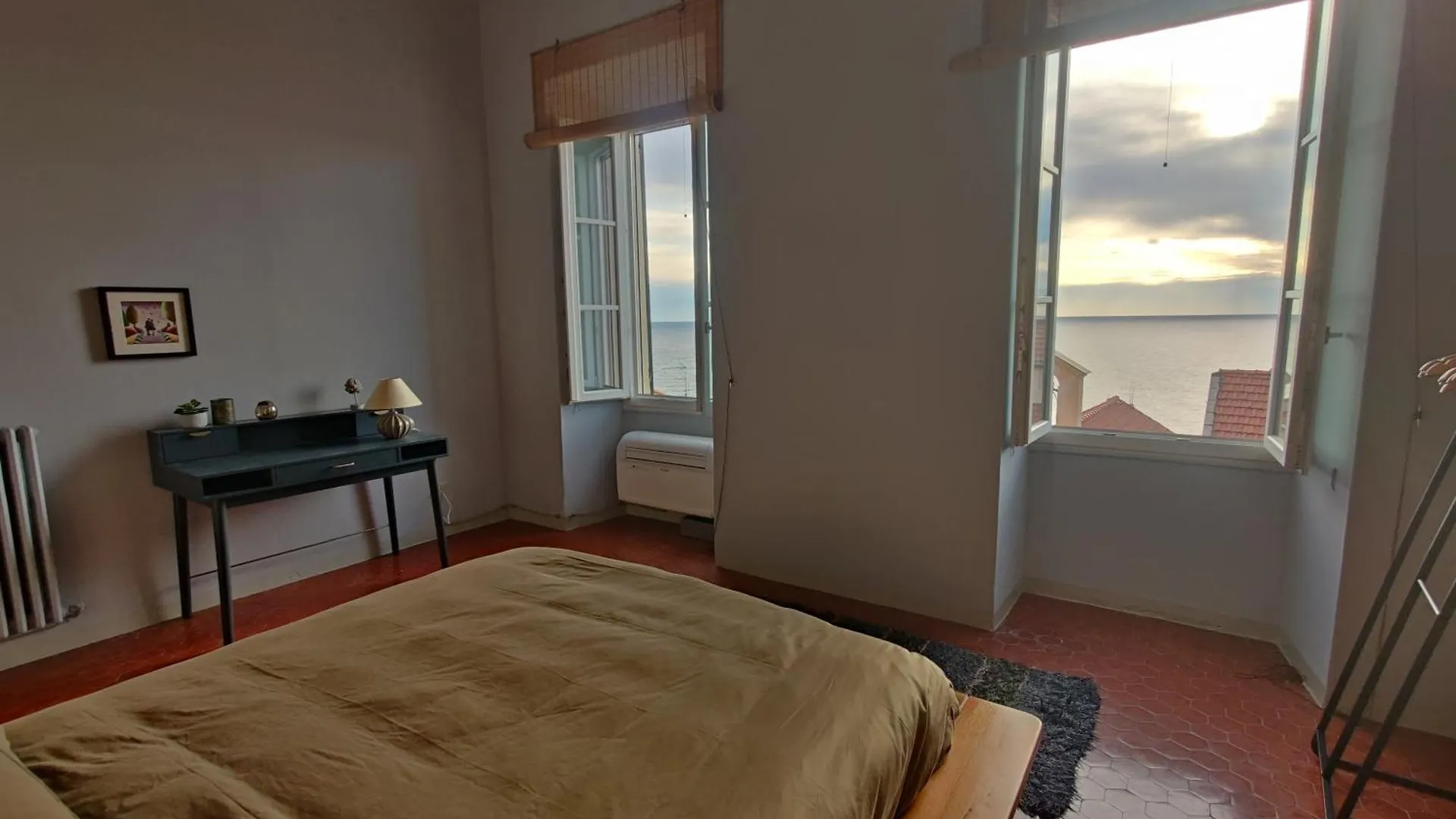 Elegant Historic Apartment With Stunning Sea View Imperia 0*,